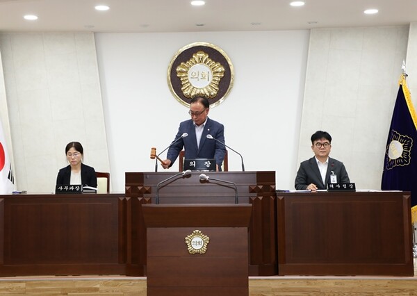                                                  임시회 본회의 박영록 의장